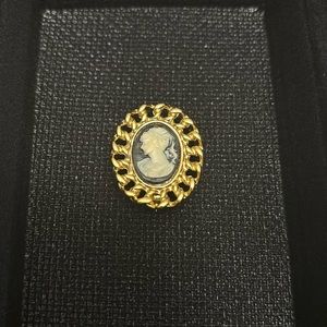 Vintage cameo brooch pin